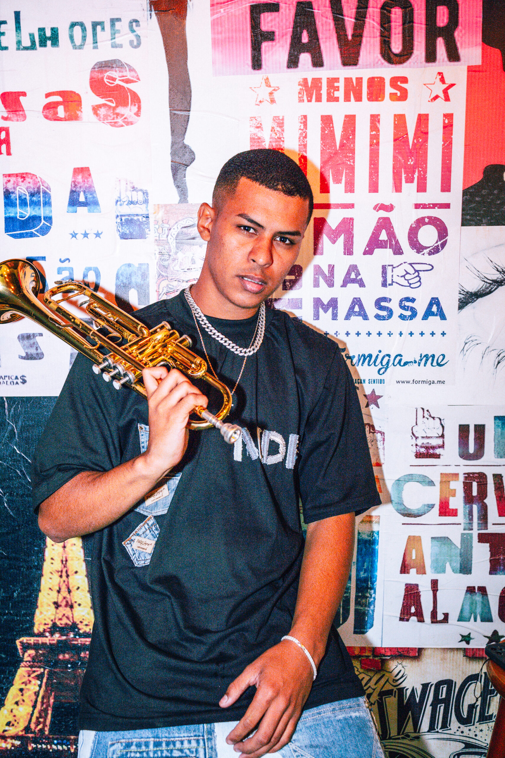 El Gagö tocando trompete no show 