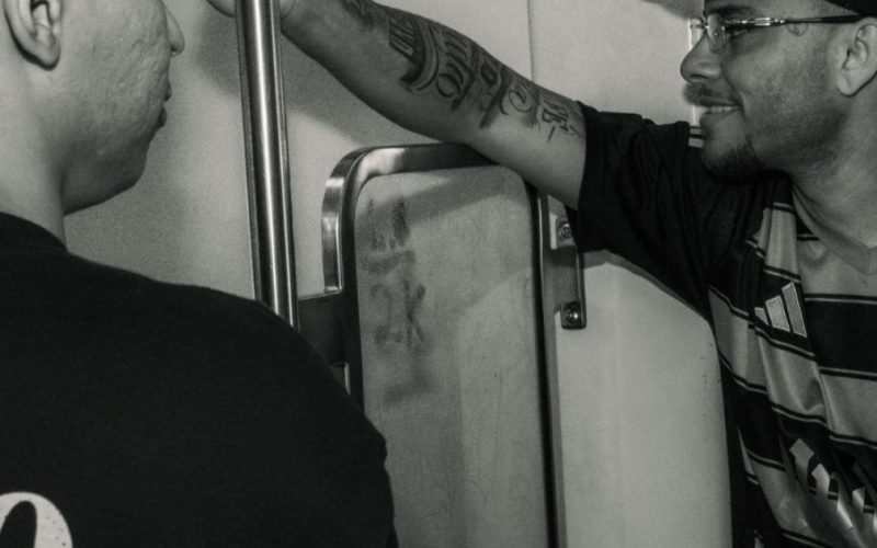 “Noção de Rua”: El Gagö entrega um retrato cru e potente do rap underground do RJ