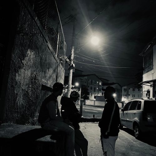 NdrÉaTropa e NADAHITS se unem em “MCS DE PLÁSTICO” e entregam um grime pesado e sem piedade